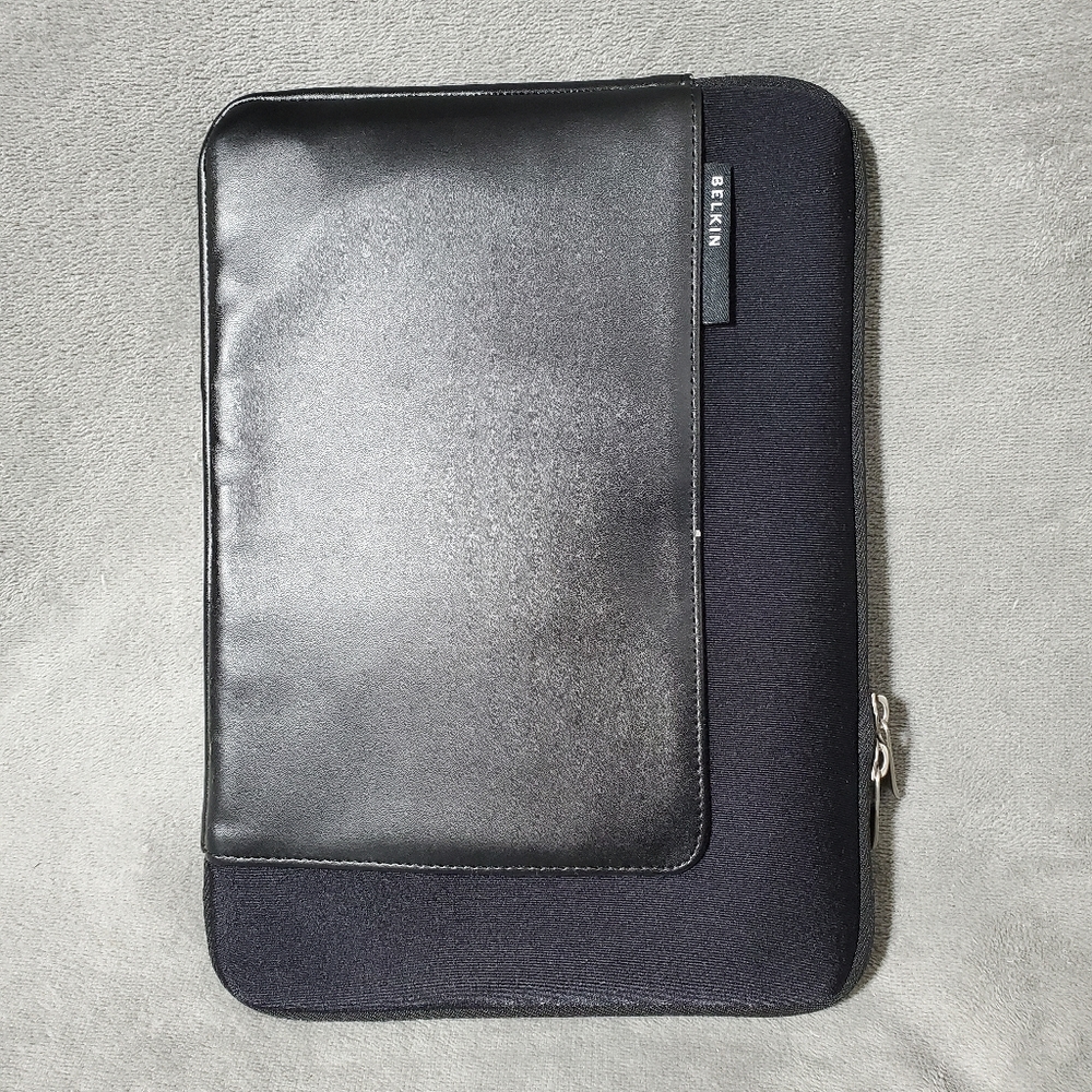 Belkin Neoprene Sleeve for F8N215 Netbook or Other Brand 7 x 10 Tablets